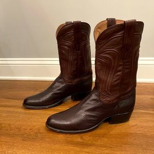 Tecovas Nolans in Bourbon. Size 12D, fits true to size. Lightly used.